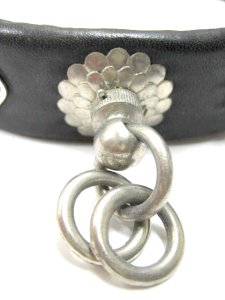 画像3: 【訳あり】メーカー不明平首輪C(菊座トチカン付)幅30mm 日本犬用ブラック どちらかというと菊座小さめ金具小【定形外郵便450円対応】 (3)