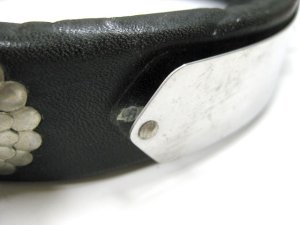 画像2: 【訳あり】メーカー不明平首輪C(菊座トチカン付)幅30mm 日本犬用ブラック どちらかというと菊座小さめ金具小【定形外郵便450円対応】 (2)