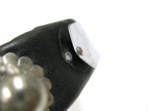 画像13: 【訳あり】メーカー不明平首輪C(菊座トチカン付)幅30mm 日本犬用ブラック どちらかというと菊座小さめ金具小【定形外郵便450円対応】 (13)