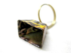 画像2: 【訳あり】猫用 すず イエローアニマル (首輪に取り付けてお使いください) 【店頭展示品・メール便120円対応】 (2)